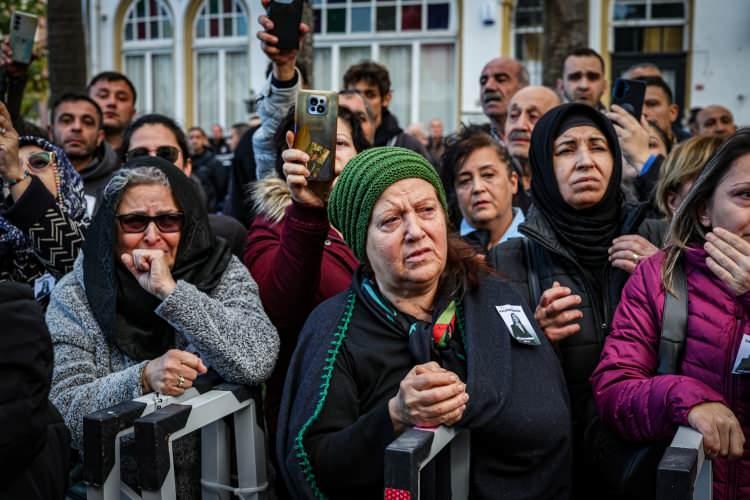 <p>İkisine de 'Çok açıklı bir hikaye yazdık' demiş.</p>
<p>Son en son ağzından çıkan bu.</p>
<p> </p>