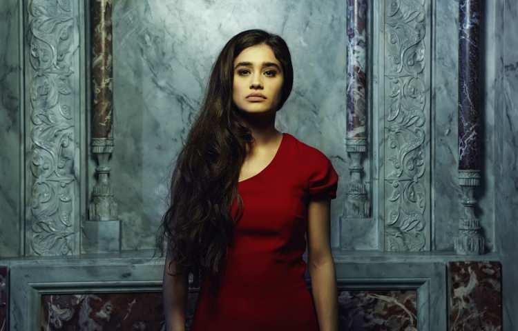 <p><strong>ABD'ye yerleşen ve kendisinden 48 yaş b&uuml;y&uuml;k olan Amerikalı Patrick Grady ile evlenen Miraloğlu'nun bu kararı &ccedil;ok konuşuldu.</strong></p>
