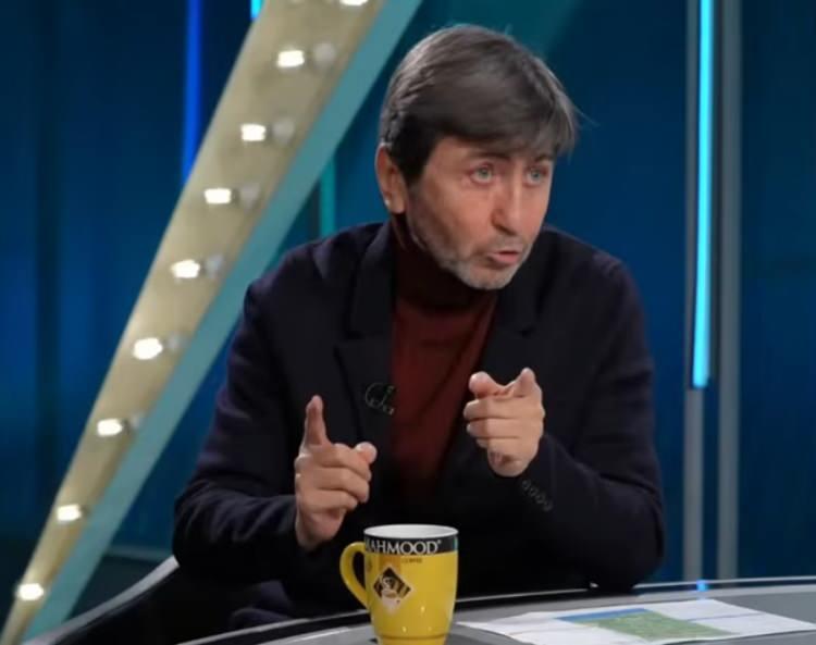 <p>Fenerbah&ccedil;e'nin sağ tarafı kapalıysa, o zaman ekonomik olarak 1. hedefin santrfor olacak. En-Nesyri yıpranmış durumda, Duran'ın performansı inişli &ccedil;ıkışlı.</p>
