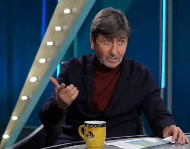 <p>B&uuml;t&ccedil;enizi biraz daha aşıp &ouml;nce santrfor alıp sonra 8 numara alacaksanız; ikisinin parasıyla tek bir oyuncu alacaksanız da santrfor alacaksınız.</p>
