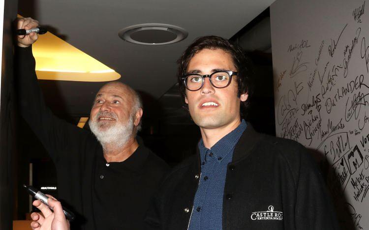 <p><strong>Baba-oğul arasında &ccedil;ıkan tartışmanın ardından Nick'in davetten erken ayrıldığı ve daha sonra s&ouml;z konusu cinayetin ger&ccedil;ekleştiği iddia edildi.</strong></p>
