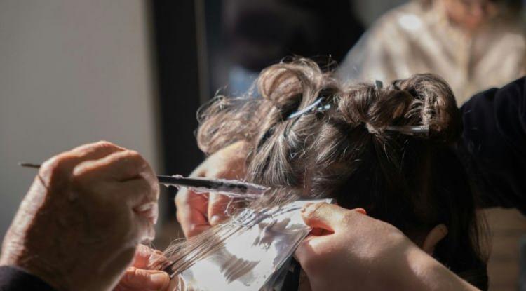 <p><span style="color:#FF0000"><strong>OLAYLA İLGİLİ SORUŞTURMA BAŞLATILDI</strong></span></p>

<p><strong>Tedavisi tamamlanan ve b&uuml;y&uuml;k bir tehlike atlatan gen&ccedil; kadın, gerekli &ouml;zenin g&ouml;sterilmediği ve yanlış uygulama yapıldığı gerek&ccedil;esiyle işyeri sahibi hakkında "Taksirle yaralama" su&ccedil;lamasıyla polis merkezine başvurarak şikayet&ccedil;i oldu. Olayla ilgili adli soruşturma başlatıldı.</strong></p>
