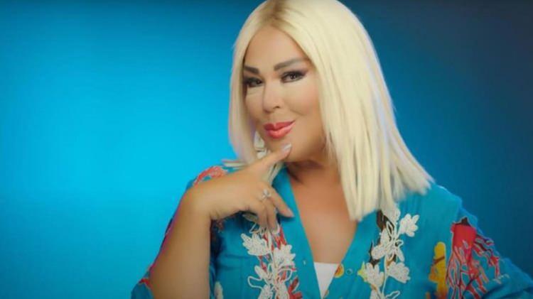 <p><strong>&Uuml;nl&uuml; şarkıcı Safiye Soyman, stilinde yaptığı değişimler ve estetik operasyon tutkusuyla sık sık g&uuml;ndeme geliyor.&nbsp;</strong></p>
