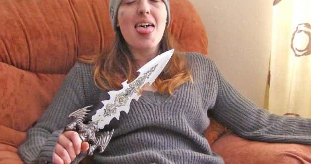 <p><span style="color:#B22222"><strong>Joanna Dennehy</strong></span> &ldquo;Peterborough hendek cinayetleri&rdquo; olarak bilinen vakalarda Dennehy, İngiltere&rsquo;de 2013&rsquo;te 10 g&uuml;n i&ccedil;inde &uuml;&ccedil; erkeği bı&ccedil;aklayarak &ouml;ld&uuml;rd&uuml; ve iki kişiyi &ouml;ld&uuml;rmeye teşebb&uuml;s etti. &Ouml;m&uuml;r boyu hapis cezası aldı.</p>
