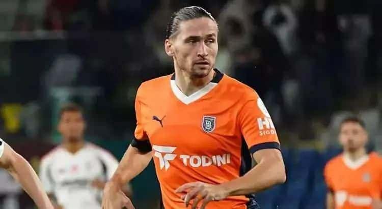 <p>8- Crespo | Başakşehir | 13 ma&ccedil; - 5 Asist</p>
