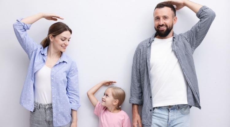 <p><span style="color:#FF0000"><strong>EN KISA BOY ORTALAMASINA SAHİP B&Ouml;LGE: KARADENİZ</strong></span></p>

<p><strong>&Ccedil;alışmada yalnızca &uuml;lke genelindeki ortalama değerler değil, b&ouml;lgesel dağılımlar da mercek altına alındı. Buna g&ouml;re; T&uuml;rkiye&rsquo;nin en kısa boy ortalamasına sahip b&ouml;lgesi Karadeniz oldu.</strong></p>
