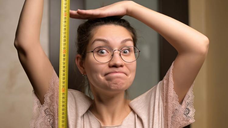 <p><strong>Kapsamlı &ccedil;alışmaya g&ouml;re T&uuml;rkiye'de erkeklerin ortalama boyu 1.74 metre, kadınların ortalama boyu ise 1.60 metre olarak belirlendi. S&ouml;z konusu veriler, T&uuml;rkiye'nin boy uzunluğunun Avrupa ortalamasının bir miktar altında olduğunu ortaya koydu.</strong></p>
