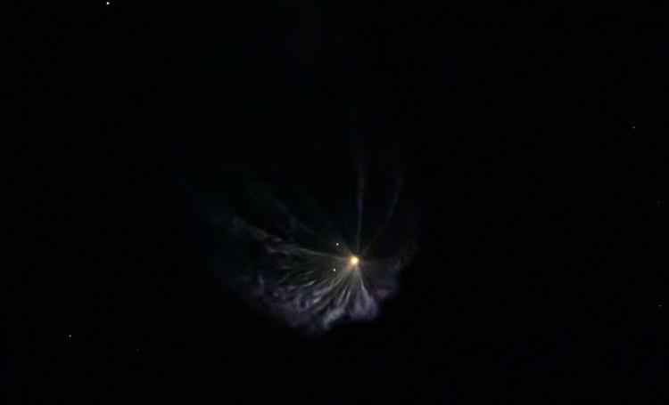 <p>Şirket yetkilileri tarafından yapılan a&ccedil;ıklamada, s&ouml;z konusu anormalliğin bir t&uuml;r patlama olduğu tahmin ediliyor.</p>

<p>&nbsp;</p>

<p>&nbsp;</p>
