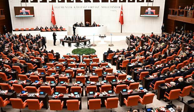 <p>Yasayla &ouml;rg&uuml;t faaliyetleri kapsamında &ccedil;ocukları ara&ccedil; olarak kullanan &ouml;rg&uuml;t y&ouml;neticilerine verilen cezalar artırılacak, trafikte yol kesme m&uuml;stakil su&ccedil; olarak d&uuml;zenlenecek.</p>

<p>&nbsp;</p>
