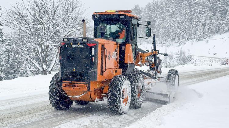 <p><strong>G&Uuml;NEYDOĞU ANADOLU</strong></p>

<p><br />
Par&ccedil;alı ve &ccedil;ok bulutlu, b&ouml;lge genelinin (Batman ve Mardin hari&ccedil;) aralıklı karla karışık yağmur ve kar yağışlı ge&ccedil;eceği tahmin ediliyor. B&ouml;lge genelinde buzlanma ve don olayı bekleniyor.</p>

<p>BATMAN &deg;C, 6&deg;C<br />
Par&ccedil;alı ve &ccedil;ok bulutlu</p>

<p>DİYARBAKIR &deg;C, 5&deg;C<br />
Par&ccedil;alı ve &ccedil;ok bulutlu, gece saatlerinde kar yağışlı</p>

<p>GAZİANTEP &deg;C, 7&deg;C<br />
Par&ccedil;alı ve &ccedil;ok bulutlu, gece saatlerinde kar yağışlı</p>

<p>MARDİN &deg;C, 3&deg;C<br />
Par&ccedil;alı ve &ccedil;ok bulutlu</p>
