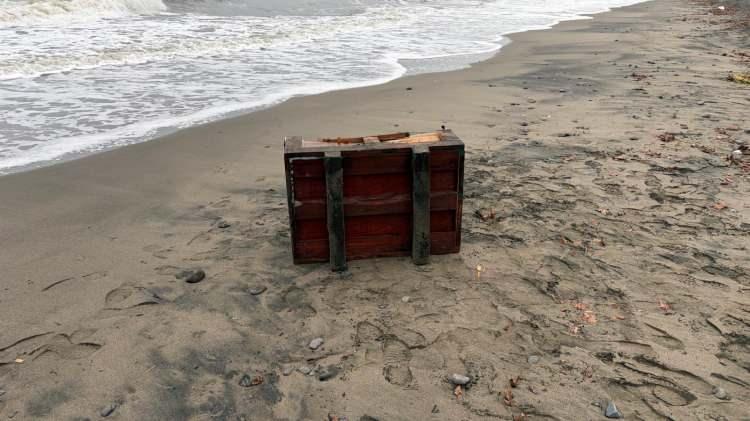 <p>Samsun'da sahile vuran, &uuml;zerinde Rus&ccedil;a yazılar yer alan sandık, polis ekiplerince incelemeye alındı.</p>

<p>&nbsp;</p>
