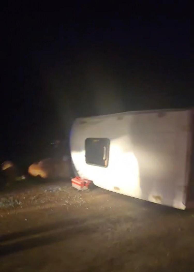 <p>Diyarbakır&rsquo;ın &Ccedil;ınar il&ccedil;esinde k&ouml;peğe &ccedil;arpmamak i&ccedil;in manevra yapan inşaat iş&ccedil;ilerini taşıyan minib&uuml;s&uuml;n devrilmesi sonucu 16 kişi yaralandı.</p>

<p>&nbsp;</p>
