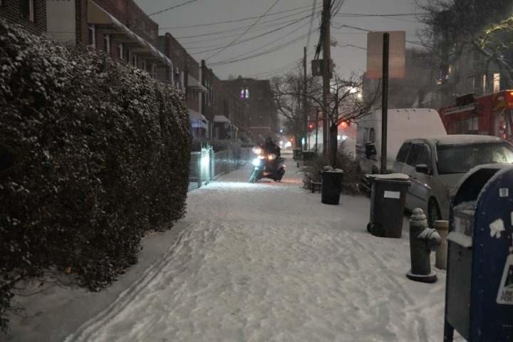 <p>Newark Uluslararası Havalimanı'nda 107 u&ccedil;uş iptal oldu, LaGuardia Havalimanı'nda ise 90 u&ccedil;uş iptal edildi. Her iki havalimanında toplam 335 u&ccedil;uşta ise gecikme yaşandı.</p>
