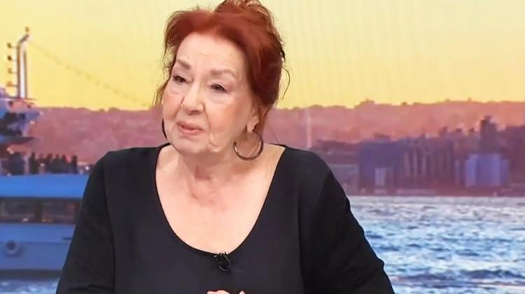 <p><strong>79 yaşındaki sanat&ccedil;ı, arkadaşıyla bir pozunu sosyal medya hesabından paylaşmadan &ouml;nce y&uuml;z&uuml;n&uuml; belirgin şekilde gen&ccedil;leştiren bir filtre kullandı.&nbsp;</strong></p>
