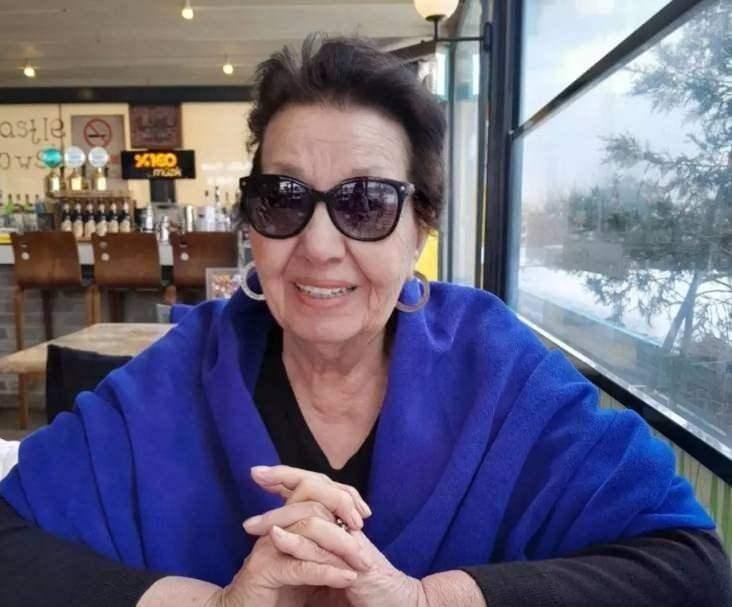 <p><strong>&Uuml;nl&uuml; oyuncunun cildi p&uuml;r&uuml;zs&uuml;zleştirilmiş, g&ouml;zleri b&uuml;y&uuml;t&uuml;lm&uuml;ş ve genel olarak daha gen&ccedil; bir g&ouml;r&uuml;n&uuml;m kazanmış hali, g&ouml;renleri şaşkına &ccedil;evirdi.</strong></p>
