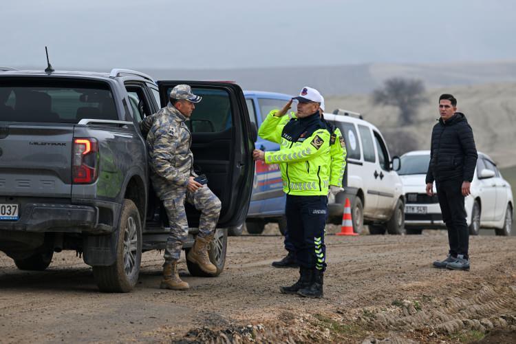 <p><font color="#b22222"><strong>SON DAKİKALARDAKİ KONUŞMALAR...&nbsp;</strong></font></p>

<p>&nbsp;</p>

<p>Ulaştırma ve Altyapı Bakanı Abdulkadir Uraloğlu ise d&uuml;şen Libya jetinde son 7 dakikaya ait Esenboğa Hava Trafik Kontrol Merkezi ile u&ccedil;aktaki kaptan ve yardımcı pilot arasındaki konuşmaların detaylarını yayımladı.</p>

<p>&nbsp;</p>
