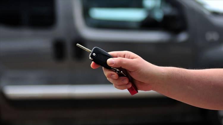 <p>Ticaret Bakanlığı, "6 ay-6 bin kilometre" uygulamasının uzatılmasını değerlendirdi.</p>

<p>&nbsp;</p>
