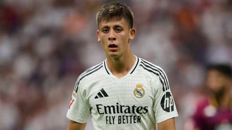 <p>Real Madrid&rsquo;de forma giyen milli futbolcumuz Arda G&uuml;ler, 2025 yılında değerini ikiye katladı ve ulaştığı seviye itibarıyla T&uuml;rk futbol tarihine ge&ccedil;ti.</p>
