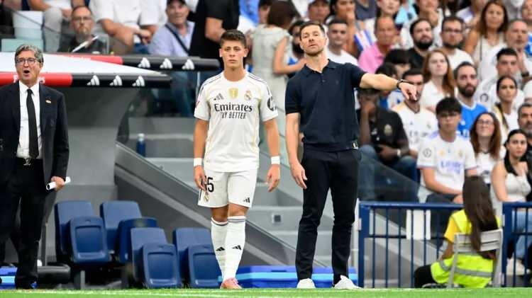 <p>Yapılan bu kıyaslanma sonucunda İspanya'da pek &ccedil;ok taraftar, Barcelona'nın maaş politikasının daha tutarlı ve yerinde olduğunu ifade ederken Arda'nın maaşında g&ouml;r&uuml;ld&uuml;ğ&uuml; gibi Real Madrid'in planlamasının ise bu konuda daha farklı olduğu dile getirildi.</p>
