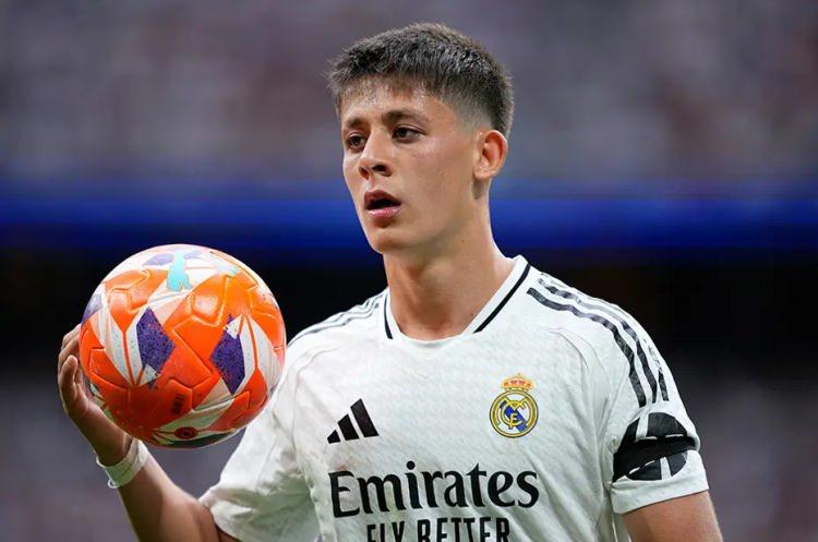 <p><strong>ARDA'NIN REAL MADRİD'DE KAZANDIĞI MAAŞ İSPANYA'DA TARTIŞMA KONUSU OLDU</strong></p>
