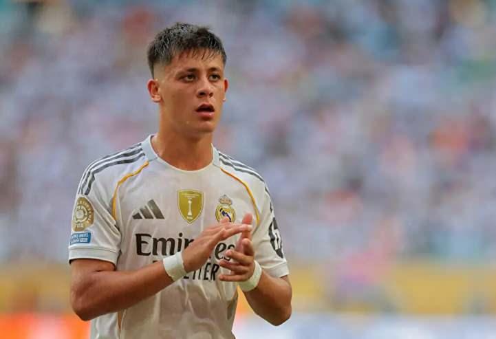 <p>Haberde Arda G&uuml;ler'in maaşıyla ilgili olarak, "Hen&uuml;z kendini kanıtlama s&uuml;recinde olan bir oyuncu i&ccedil;in olduk&ccedil;a y&uuml;ksek rakamlar." ifadeleri kullanıldı.</p>
