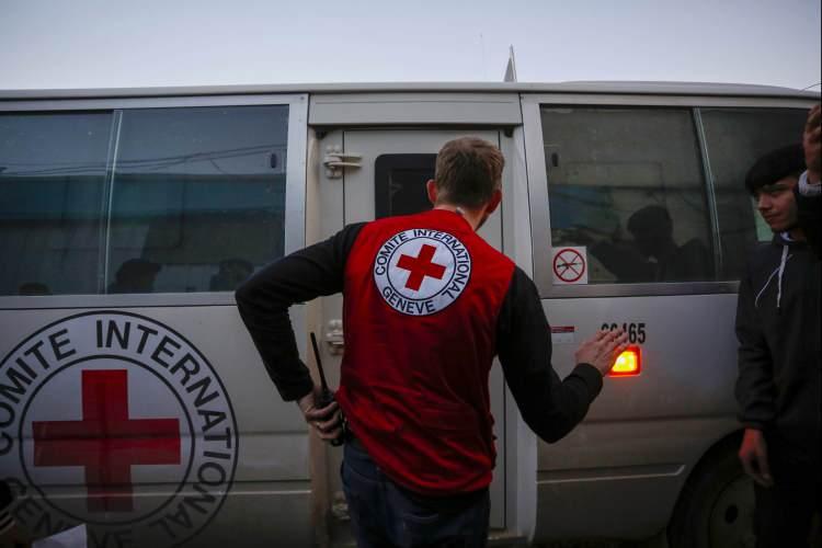 <p>Filistinlilerin tahliyesi, Uluslararası Kızılha&ccedil; Komitesi (<strong>ICRC</strong>) ekiplerinin koordinasyonuyla ger&ccedil;ekleştirildi.</p>

<p><br />
&nbsp;</p>
