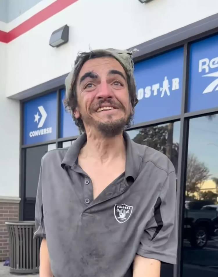 <p><span style="color:#0000CD"><strong>"YILLARDIR DESTEK ARADIK"</strong></span></p>

<p><strong>"Tylor, Tylor olduğunda harika bir insan" diyerek yaşadığı &ccedil;aresizliği dile getiren baba Mendez, "Aile olarak hem bağımlılık hem de ruh sağlığı tedavileri i&ccedil;in yıllardır destek aradık. Ancak bu hastalıklar d&uuml;zenli ve s&uuml;rekli tedavi gerektiriyor" şeklinde konuştu.</strong></p>
