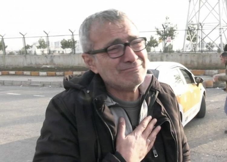 <p>Tahliye haberini alan h&uuml;k&uuml;ml&uuml; yakınları, &ouml;ğlen saatlerinden itibaren Diyarbakır Ceza İnfaz Kurumları &ouml;n&uuml;nde bekleyişe ge&ccedil;ti.</p>
