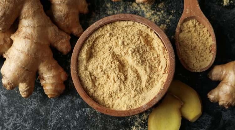 <p><strong>Zencefil ayrıca &ouml;ks&uuml;r&uuml;k, boğaz ağrısı, mikrop gibi solunum yolu sorunlarına da kalkan g&ouml;revi g&ouml;r&uuml;r.</strong></p>
