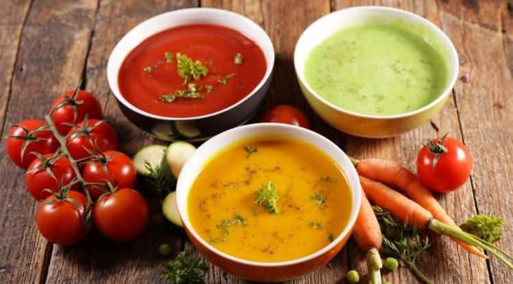 <p><strong>Kış aylarının dondurucu soğukları kapıya dayandığında, hem i&ccedil;imizi ısıtan hem de sağlığımızı koruyan en leziz tat ş&uuml;phesiz bir kase sıcak &ccedil;orba. Tam bir şifa deposu olan bu kadim lezzet, bir başlangı&ccedil; yemeğinden &ccedil;ok daha fazlası.&nbsp;</strong></p>
