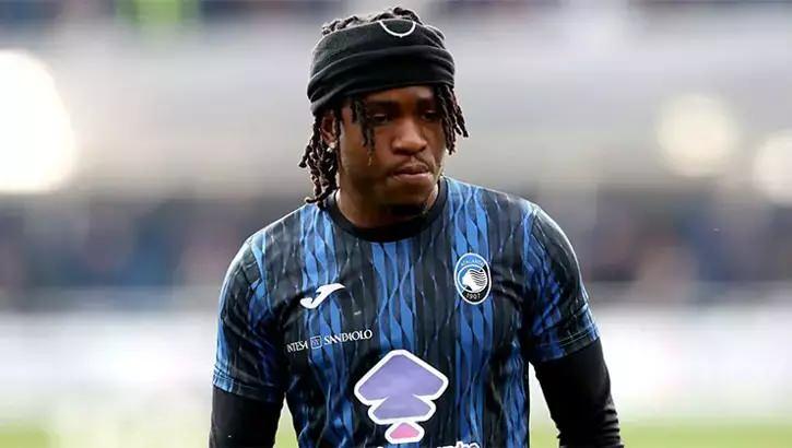 <p>Fenerbah&ccedil;e, Atalanta'ya Ademola Lookman i&ccedil;in 25 milyon euro &ouml;nerdi. İtalyan ekibi 40 milyon euro talep ederken Lookman, sarı-lacivertli takıma transfer olmaya sıcak bakıyor.<br />
<br />
(FANATİK)</p>
