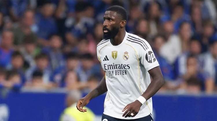 <p>Galatasaray, Real Madrid'den Antoine R&uuml;diger i&ccedil;in devrede.<br />
<br />
Sarı-kırmızılı takım, R&uuml;diger'in transferi i&ccedil;i girişimlerini hızlandırdı. Galatasaray B planı olarak Chelsea'den Axel Disasi'yi belirledi.<br />
<br />
(FOTOMA&Ccedil;)</p>
