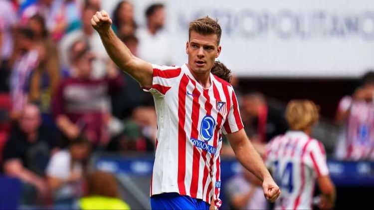 <p>Fenerbah&ccedil;e'nin bir s&uuml;redir kadrosuna katmak istediği Alexander S&ouml;rloth transferinde olumlu gelişmeler yaşanıyor.<br />
<br />
İngiliz basınında yer alan habere g&ouml;re Alexander S&ouml;rloth'&uuml;n sarı lacivertli ekibe daha yakın olduğu belirtildi.<br />
<br />
(TEAMTALK)<br />
<br />
&nbsp;</p>
