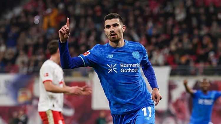 <p>Trabzonspor'da sol kanat transferi i&ccedil;in &ouml;ncelik Jeremie Boga'da. Bodro-mavililer alternatif olarak listesine Bayer Leverkusen'den Martin Terrier'i ekledi.<br />
<br />
&nbsp;(FOTOMA&Ccedil;)</p>
