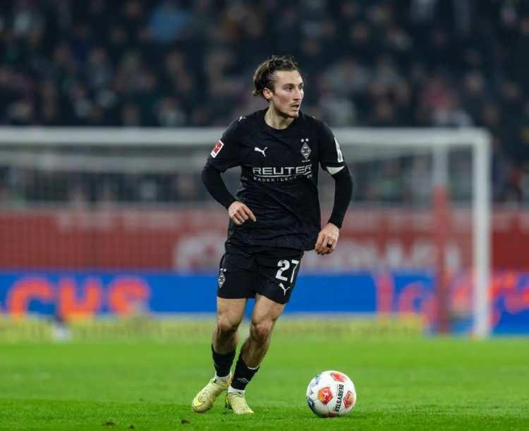 <p>Fenerbah&ccedil;e, orta saha transferi i&ccedil;in listesine yeni bir ismi ekledi. Sarı-lacivertliler Bundesliga takımlarından Borussia M&ouml;nchengladbach'ta forma giyen Rocco Reitz'la ilgileniyor.<br />
<br />
&nbsp;(FANATİK)</p>
