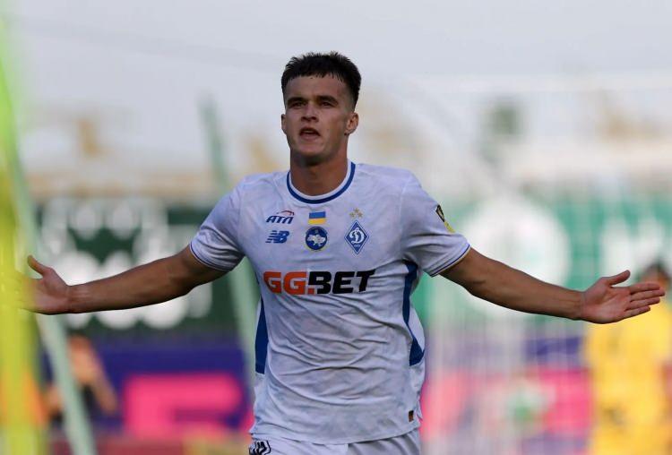 <p>Trabzonspor, ara transferde savunma hattını g&uuml;&ccedil;lendirmek istiyor. Bordo-mavili takım, Dinamo Kiev'den 20 yaşındaki stoper Taras Mykhavko'yla ilgileniyor.<br />
<br />
(FOTOMA&Ccedil;)</p>
