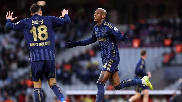 <p>Fenerbah&ccedil;e, s&ouml;zleşmesi sezon sonunda bitecek Anderson Talisca i&ccedil;in teklifini hazırladı.&nbsp;</p>

<p><br />
Sarı-lacivertliler, 6 milyon eurodan 2 yıllık kontrat &ouml;nerecek.<br />
<br />
(AKŞAM)</p>
