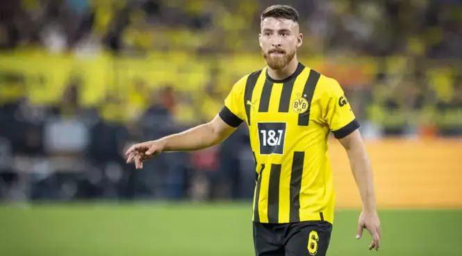 <p>Beşiktaş, orta saha transferinde &ouml;n plana &ccedil;ıkan Salih &Ouml;zcan i&ccedil;in bonservis s&uuml;recini yakından takip ediyor.<br />
<br />
(FANATİK)</p>
