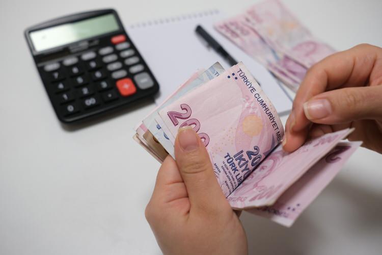 <p>Bir yandan asgari &uuml;cret toplantıları s&uuml;rerken bir yandan da yeni yılda memur başlarının nasıl olacağı merak ediliyor...&nbsp;</p>
