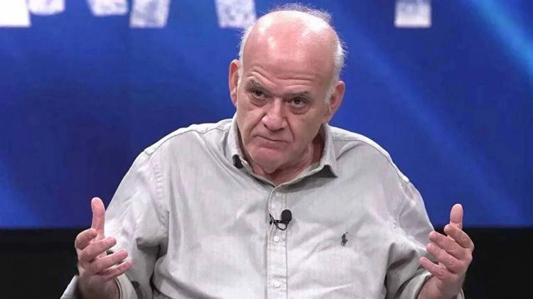 <p>İddiaya g&ouml;re, Hadise'nin katıldığı programın yayınlanmasından kısa s&uuml;re sonra <strong>Ahmet &Ccedil;akar, </strong>YouTube kanalı &uuml;zerinden <strong>&uuml;nl&uuml; şarkıcıya y&ouml;nelik a&ccedil;ıklamalar</strong>da bulundu.</p>
