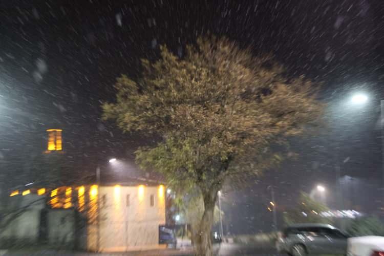 <p><strong><span style="color:rgb(178, 34, 34)">TARİHİ HARPUT'TA KAR MANZARALARI</span></strong></p>

<p>Elazığ&rsquo;ın 4 bin yıllık tarihi Harput Mahallesi&rsquo;nde de kar yağışı başladı.&nbsp;</p>
