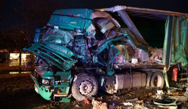 <p><strong><span style="color:rgb(178, 34, 34)">SAĞLIK DURUMU İYİ</span></strong></p>

<p>Ekiplerin &ccedil;alışmasıyla sıkıştığı yerden &ccedil;ıkarılan şof&ouml;r, ambulansla Ka&ccedil;kar Devlet Hastanesi'ne kaldırıldı.&nbsp;</p>
