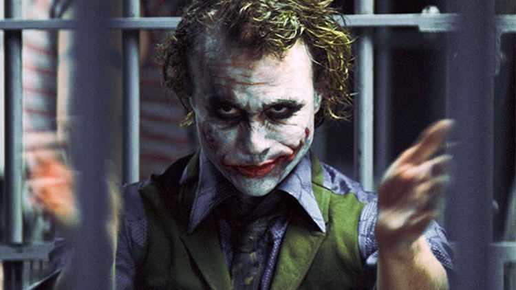 <p>Uyuşturucu doz aşımından &ouml;len en &uuml;nl&uuml; akt&ouml;rlerden biri olan Avustralyalı oyunculuk efsanesi, ironik bir şekilde, &ouml;l&uuml;m&uuml;nden sonra g&ouml;sterime giren Kara Ş&ouml;valye filmindeki Joker rol&uuml;yle en &ccedil;ok tanınıyordu.</p>
