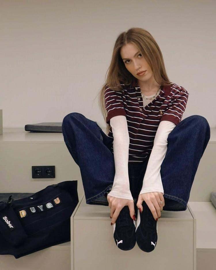 <p><span style="color:#B22222"><strong>SOSYAL MEDYA FENOMENİ DUYGU &Ouml;ZASLAN MUTAF</strong></span></p>

<p>&nbsp;</p>

<p>Kan ve sa&ccedil; &ouml;rneğinde yeşil re&ccedil;eteyle temin edilen tıbbi ila&ccedil; etken maddelerine rastlanmadı.&nbsp;</p>

<p>&nbsp;</p>
