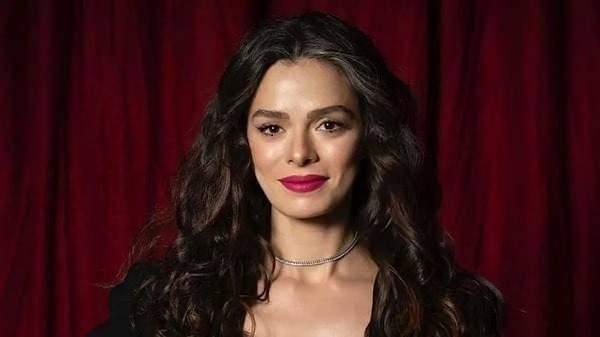 <p><span style="color:#B22222"><strong>OYUNCU ZEYNEP MERİ&Ccedil; ARAL KESKİN</strong></span></p>

<p>&nbsp;</p>

<p>Analizlerde, sa&ccedil; ve kan &ouml;rneğinde herhangi bir madde tespit edilmemişti.</p>
