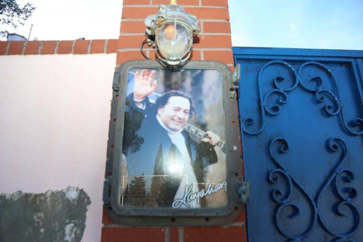 <p><strong>Balıkesir'in G&ouml;me&ccedil; il&ccedil;esindeki "Sevgi K&ouml;y&uuml;" isimli sitede yer alan eşsiz k&ouml;şk, 1609 metrekare arsa &uuml;zerindeki 5 bitişik evden oluşuyor.</strong></p>
