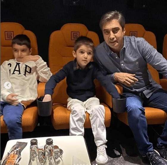 <p><span style="color:#B22222"><strong>İŞTE OĞULLARIYLA GE&Ccedil;MİŞTEN G&Ouml;R&Uuml;NT&Uuml;LERİ...&nbsp;</strong></span></p>
