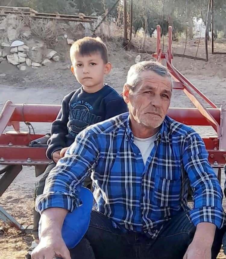 <p>Aynı ara&ccedil;ta bulunan 8 yaşındaki Mehmet Kapucu ise ağır yaralı olarak kaldırıldığı Demirci Devlet Hastanesi&rsquo;nde yapılan t&uuml;m m&uuml;dahalelere rağmen kurtarılamadı.</p>
