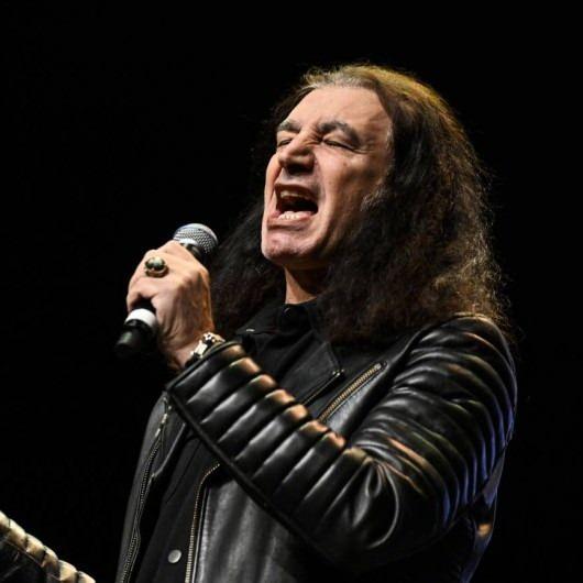 <p><strong>Birilerinin susmaması lazım, Allah'tan korkması lazım artık. Bu sorumluluğu aldım, ucunda ne olursa olsun oradaki insanların yalnız olmadığını her platformda haykırdım. Lin&ccedil; de edildim. Halbuki bu siyaset &uuml;st&uuml; bir şey, k&ouml;r olmuş farkında değil vicdansızlar. Siz insanlıktan nasibinizi almamışsınız diye yazdım."</strong></p>
