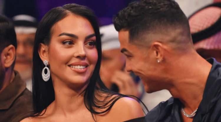 <p><span style="color:#B22222"><em><strong>Bug&uuml;ne dek futbol d&uuml;nyasının dev kul&uuml;plerinde unutulmaz başarılara imza atan yaşayan efsane Cristiano Ronaldo, &ccedil;ocuklarının annesi Georgina Rodriguez i&ccedil;in kesenin ağzını a&ccedil;tı. Rodriguez'e &ouml;zel bir jest hazırlayan Ronaldo'nun dudak u&ccedil;uklatan hediyesi şoke etti.</strong></em></span></p>
